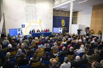 El Cabildo ratifica su compromiso de preservar la Memoria Histórica en la presentación del libro 'Héroes de chabola'/TA.
